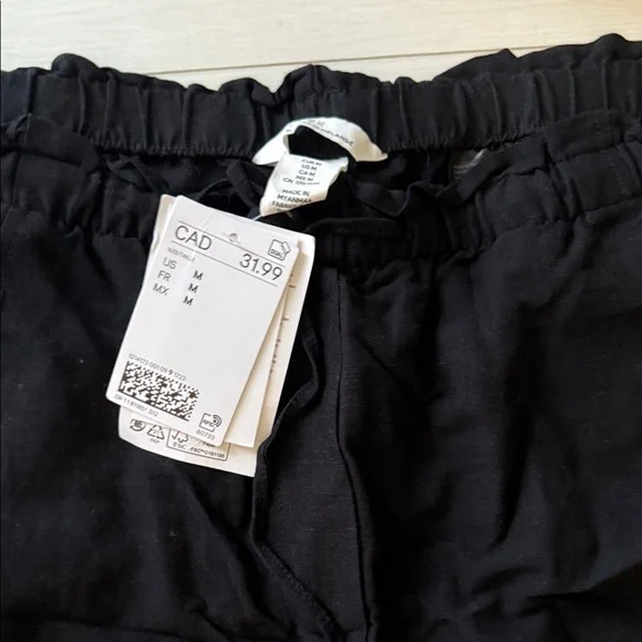 Shorts - Picture 2 of 4